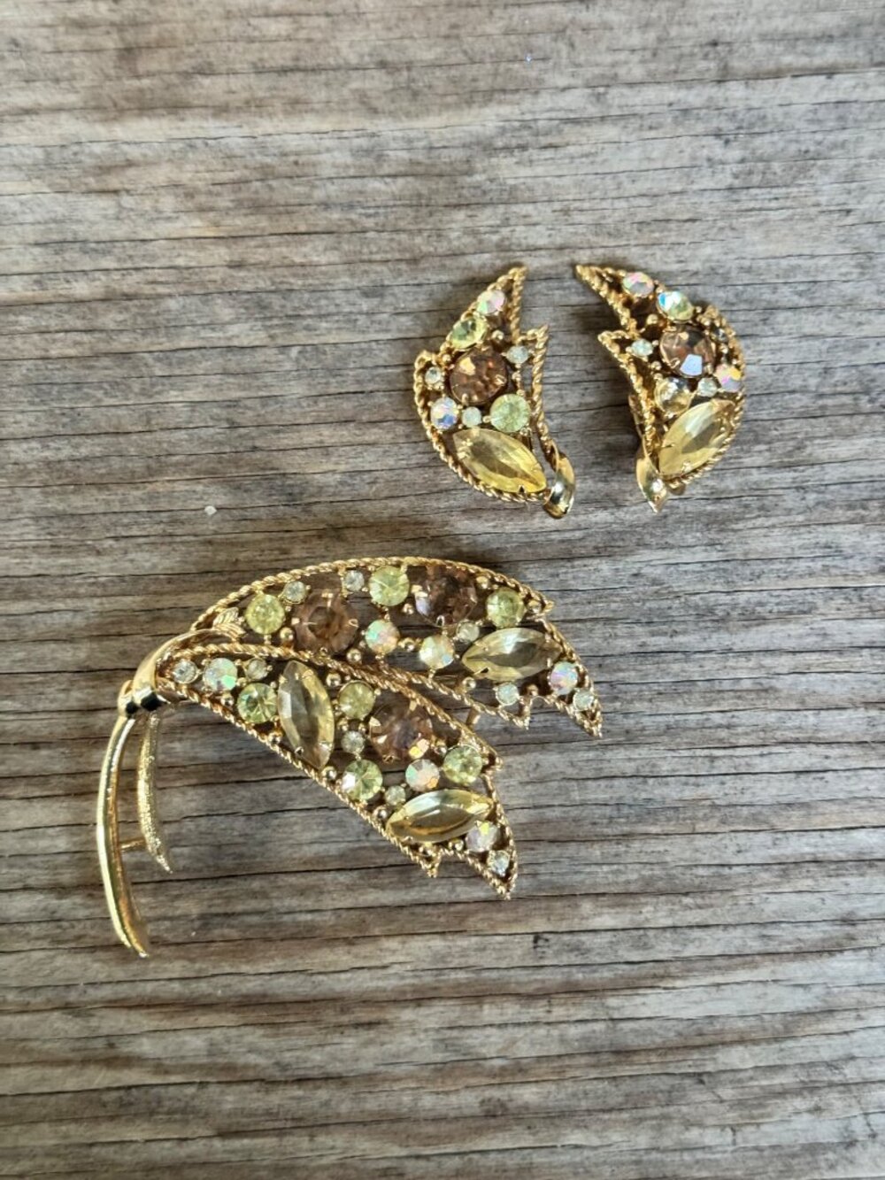 Emmons Rhinestone Lily Flower Brooch Earrings Demi Parure Set Yellow Taupe AB - Picture 3 of 10